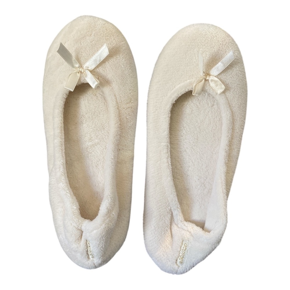 Goldtoe Cream White Fuzzy Slippers with Bow